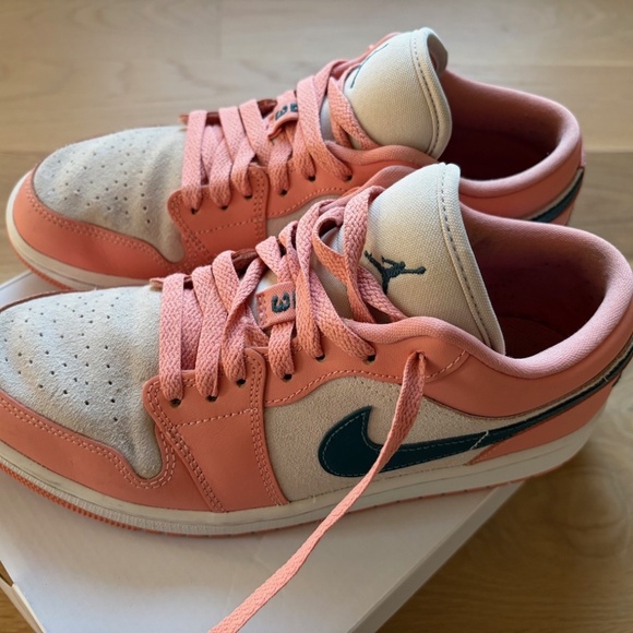 Nike Air Jordan 1 Low Size 8.5 WMNS - Picture 10 of 12